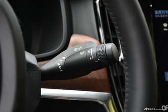 2019款沃尔沃S90 2.0T自动T5智尊版