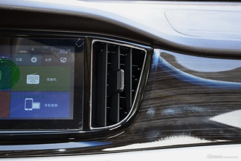 2016款宝骏730 1.8L AMT智能手动7座豪华型 7座