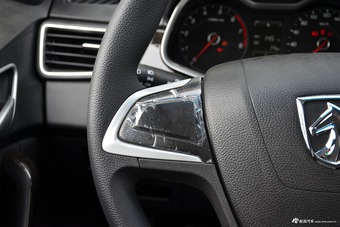 2016款宝骏310 1.2L手动时尚型