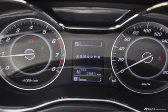 2016款宝骏560 1.8L AMT智能手动版豪华型 勃艮第红