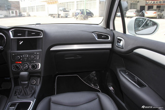 2016款雪铁龙C4L 1.2T自动精英型