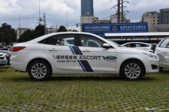 2015款福睿斯1.5L手动时尚型