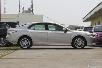 2018款凯美瑞2.5G自动豪华版