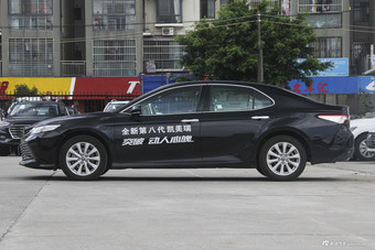 2018款凯美瑞2.0G自动豪华版