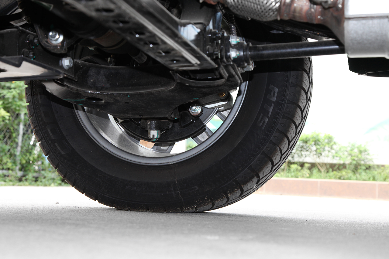 2018款北京BJ40L 2.0T手动柴油四驱尊贵版