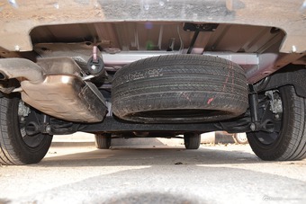  2017款北汽威望 M50f 1.3T手动豪华型（红）