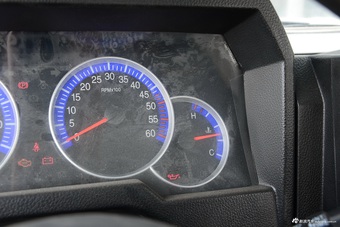 2016款战旗2.0L手动加长豪华型 三门版 国V