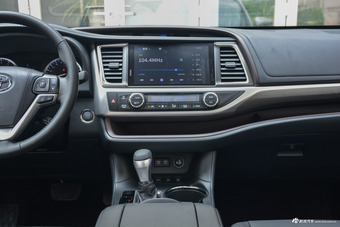 2018款汉兰达2.0T自动四驱至尊版7座