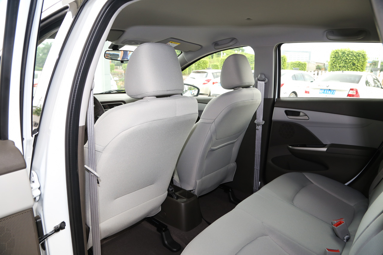 2016款雪佛兰乐风RV 1.5L手动畅行版 雪域白