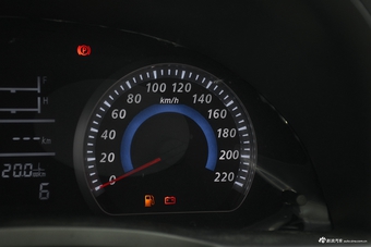 2016款众泰Z300 1.5L手动尊享型