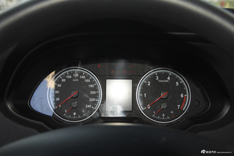 2016款中华V5 1.5T自动两驱运动型