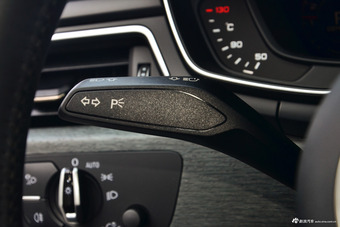 2018款奥迪A4L 2.0T自动30周年年型45 TFSI quattro个性运动版