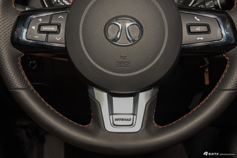 2016款北京BJ40L 2.0T手动四驱尊贵版 极夜黑