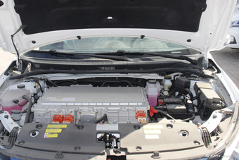 2016款比亚迪秦EV300尊荣型