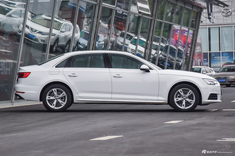 2017款奥迪A4L 2.0T自动40TFSI时尚型