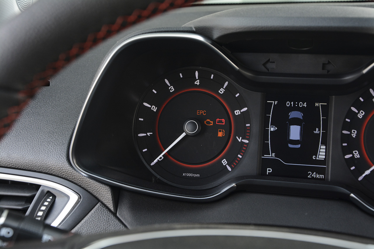 2017款艾瑞泽5 1.5L自动领潮版