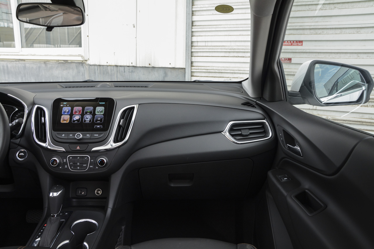 2017款探界者2.0T自动四驱拓界版550T