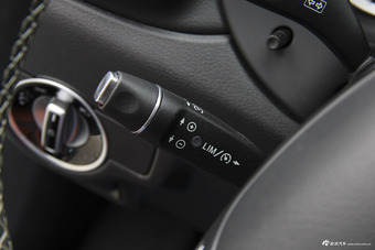 2017款英菲尼迪QX30 1.6T自动两驱运动版