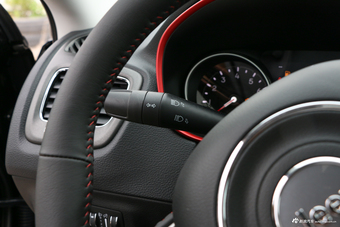 2017款指南者2.4L自动 200TS高性能四驱版