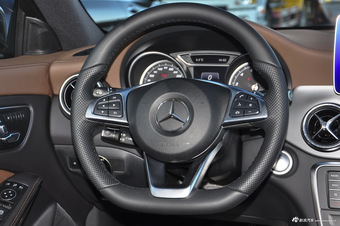 2016款改款奔驰CLA级 CLA260 2.0T 4MATIC