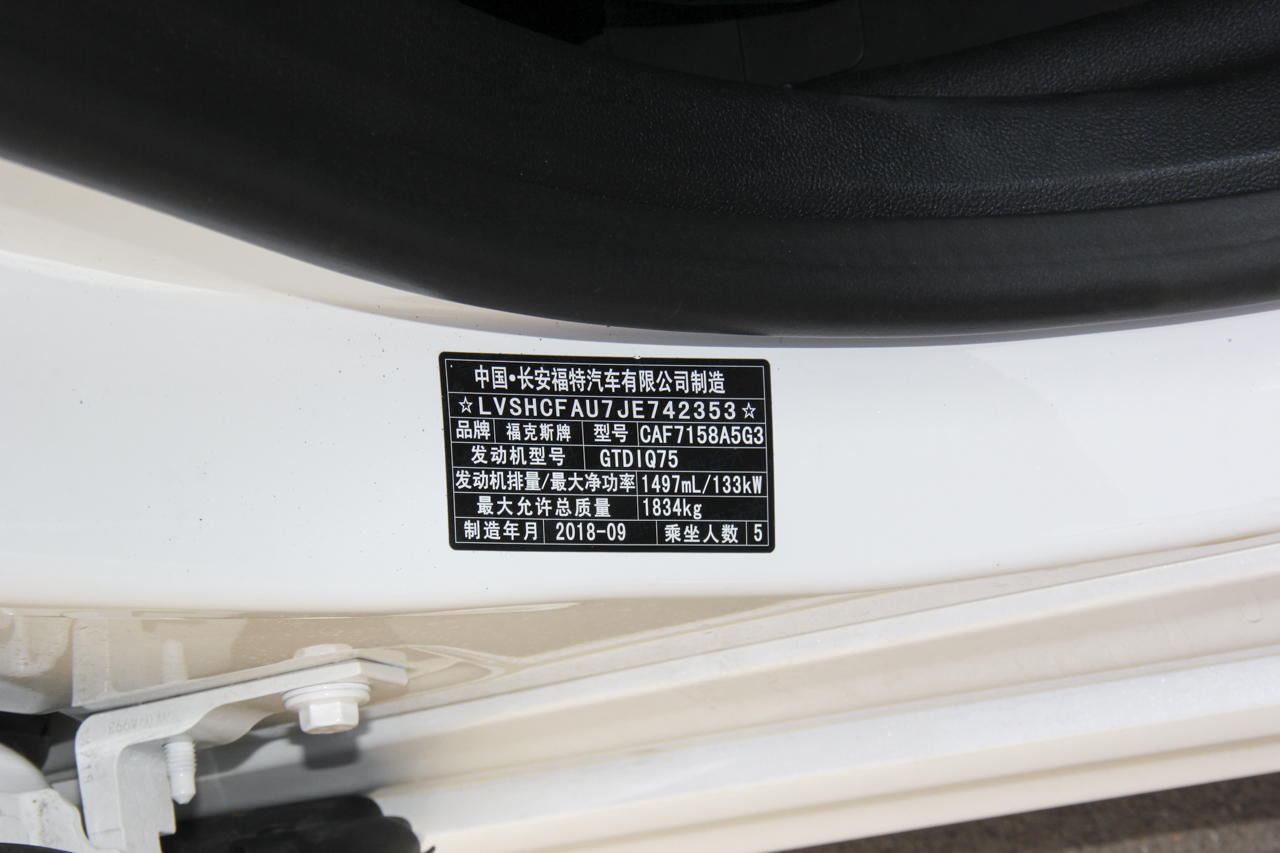 2019款福克斯三厢1.5T自动ST Line EcoBoost 180