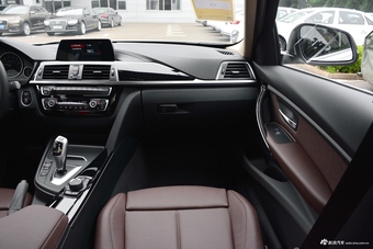 2018款宝马3系2.0T自动320Li 时尚型