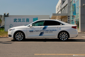 2015款金牛座2.7T自动旗舰型 雅典白