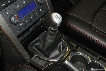 2017款黄海N3 2.5T手动两驱运动版XD25T5