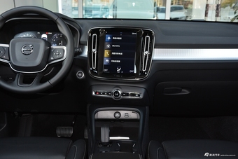 2019款沃尔沃XC40 2.0T四驱子夜亚马逊蓝T4