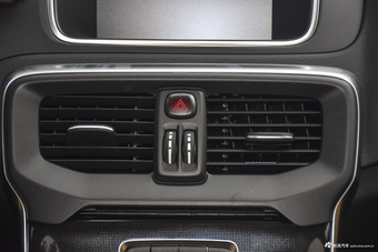 2017款沃尔沃V40 1.5T自动T3 智逸版