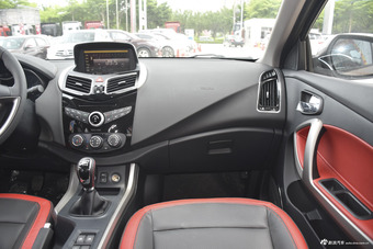 2017款海马S5强动力版1.5T手动尊贵型