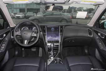 2016款英菲尼迪Q50L 2.0T自动舒适版图片