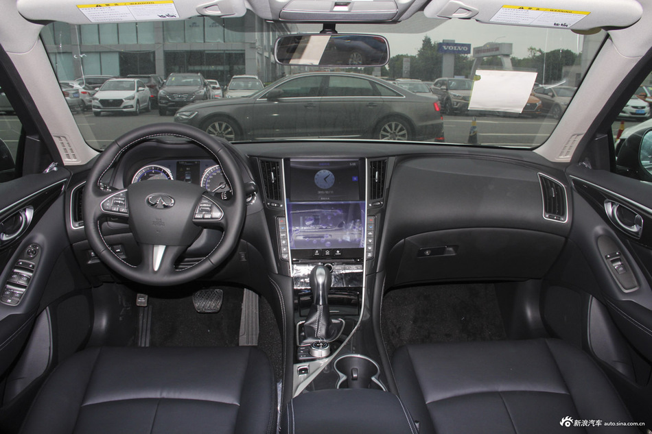 2016款英菲尼迪Q50L 2.0T自动舒适版