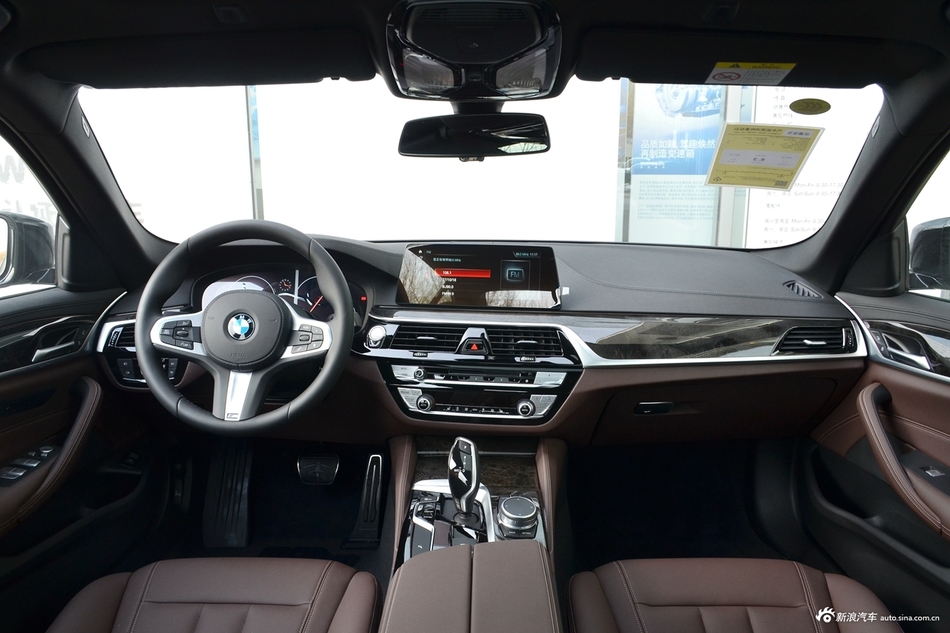 2019款宝马5系2.0T自动525Li领先型M运动套装