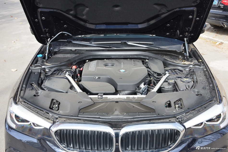 2019款宝马5系2.0T自动525Li领先型M运动套装