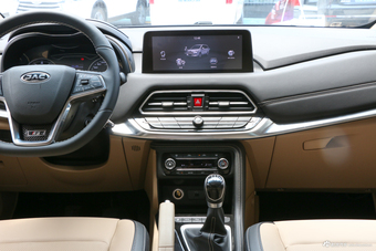 2018款瑞风R3 1.6L手动豪华天窗型