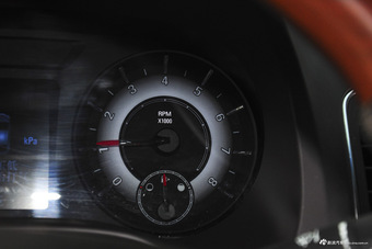 2015款荣威950 2.0T自动豪华行政版