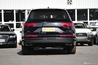 2018款奥迪Q7 3.0T自动45TFSI尊贵型