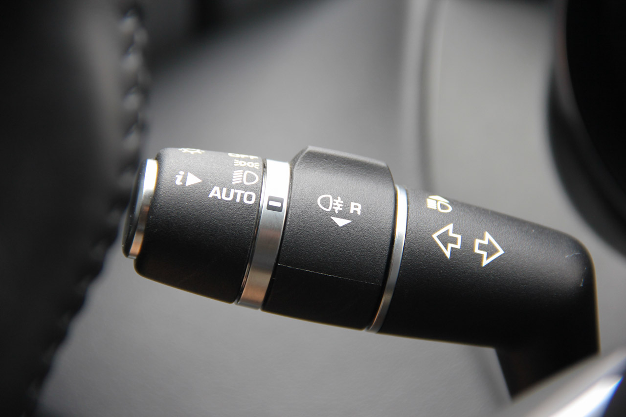 2015款捷豹XE R-SPORT 2.0T自动i4 Ti (240PS)