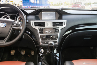 2015款揽福2.4L手动汽油两驱标准型