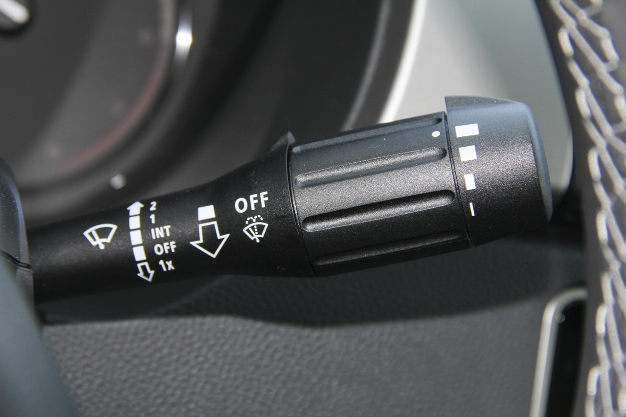 2016款观致3三厢1.6L自动致悦型