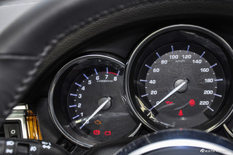 2017款众泰SR9 2.0T手动极致之心版