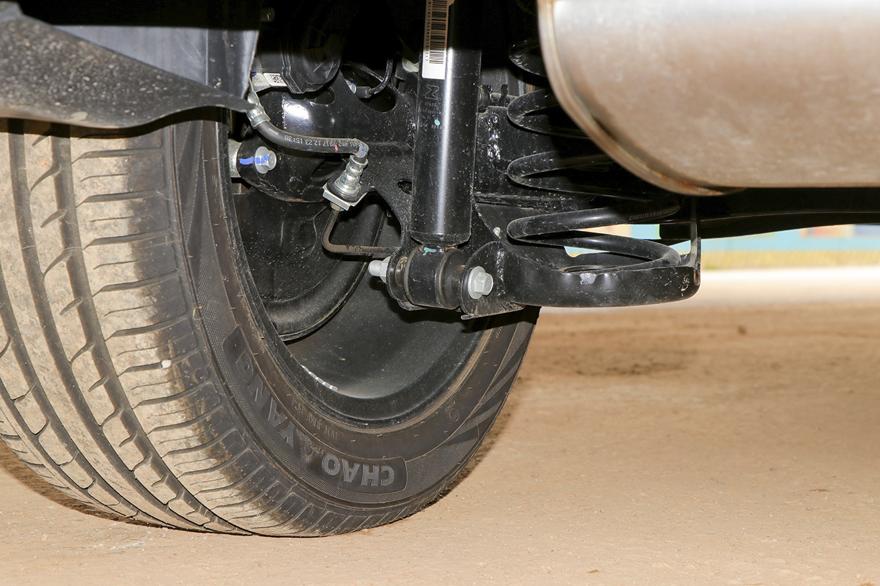 2017款众泰T300 1.5L手动尊享型