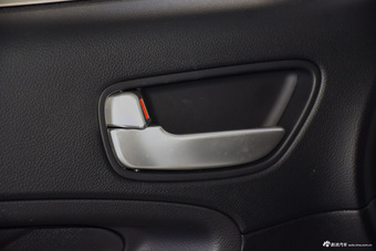 2016款起亚K3 1.6L自动GL 透明白