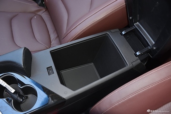 2017款宝骏560 1.5T DCT旗舰型7座