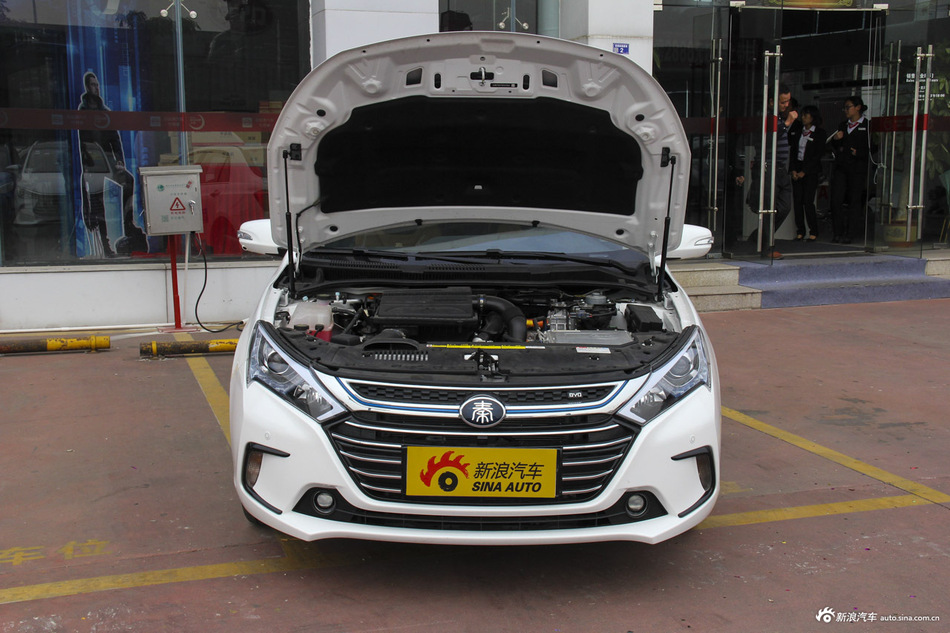 2017款比亚迪秦1.5T自动尊贵型