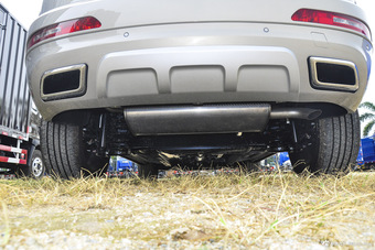 2016款众泰SR7 1.5T手动魔方之心版