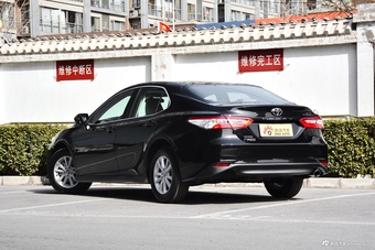 2018款凯美瑞2.0E自动精英版