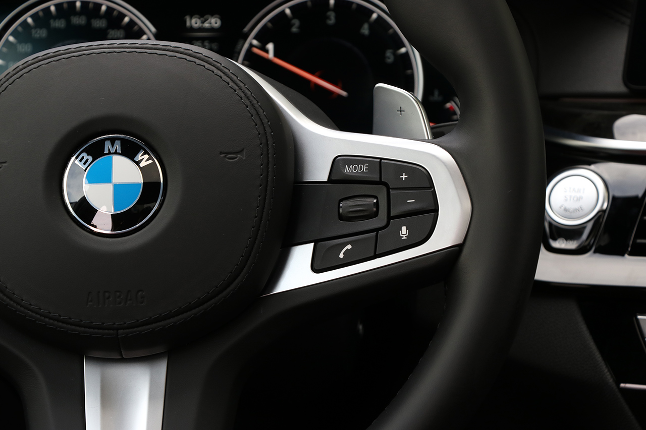 2018款宝马5系改款2.0T自动530Li尊享型M运动套装