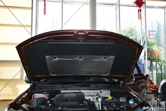 2018款荣威RX8 2.0T自动智联网四驱旗舰版